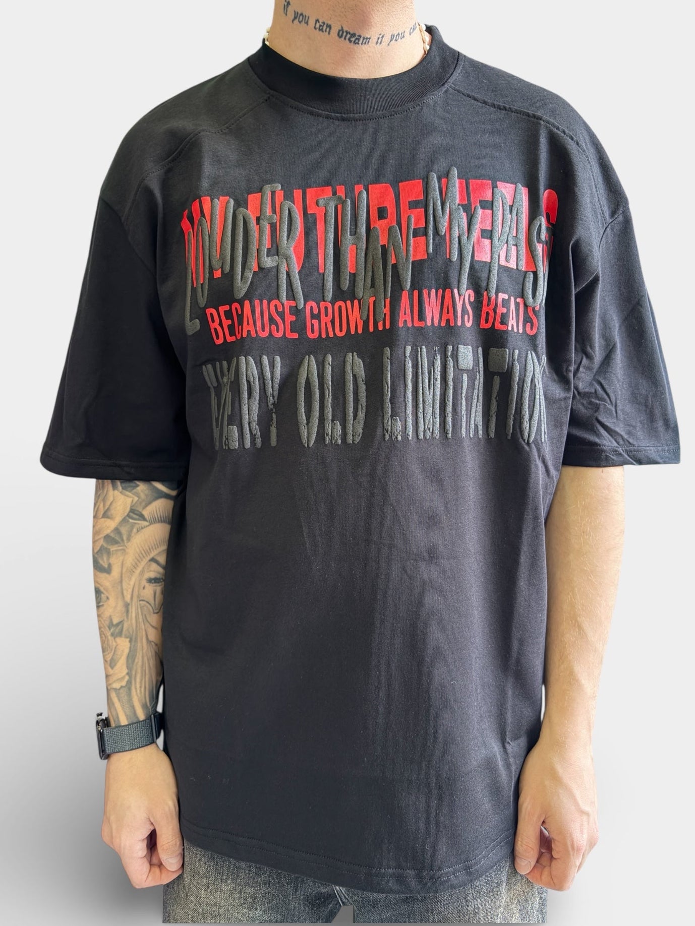 T-SHIRT UNDER THAN BLACK