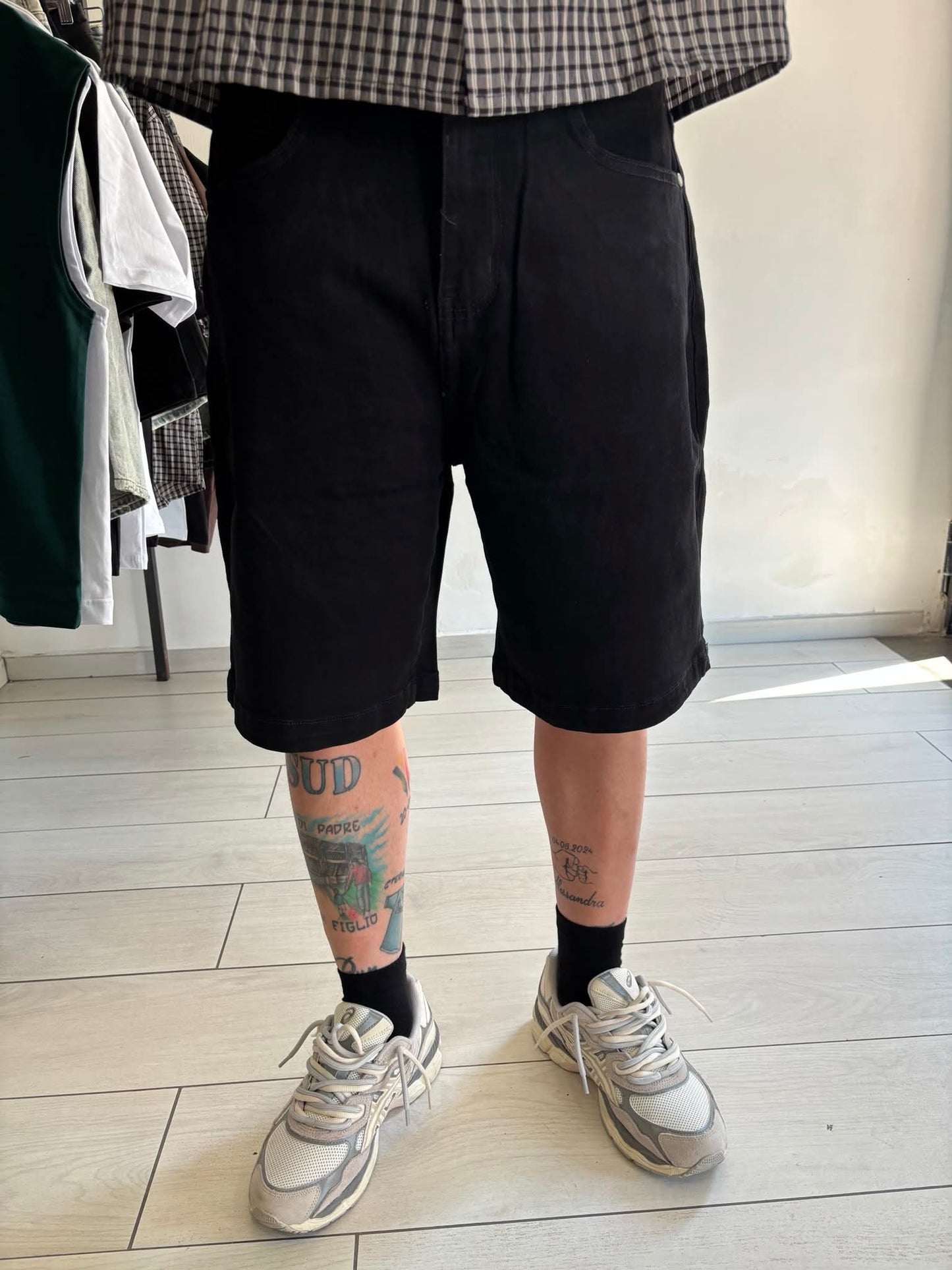 BERMUDA BLACK SIMPLE