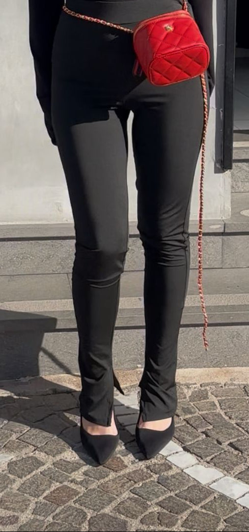 LEGGINS CON SPACCHI
