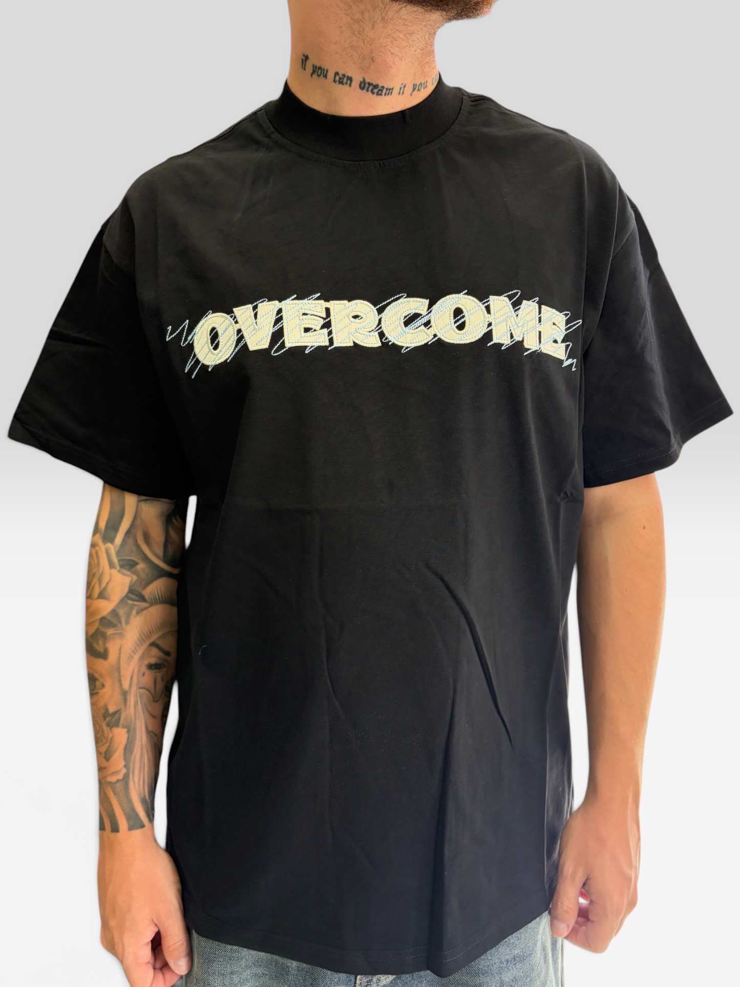 T-shirt overcome black