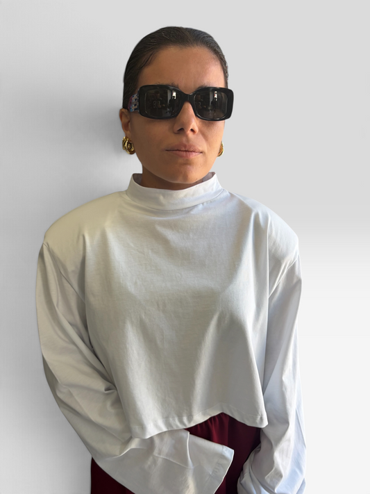 Long sleeve manica over white