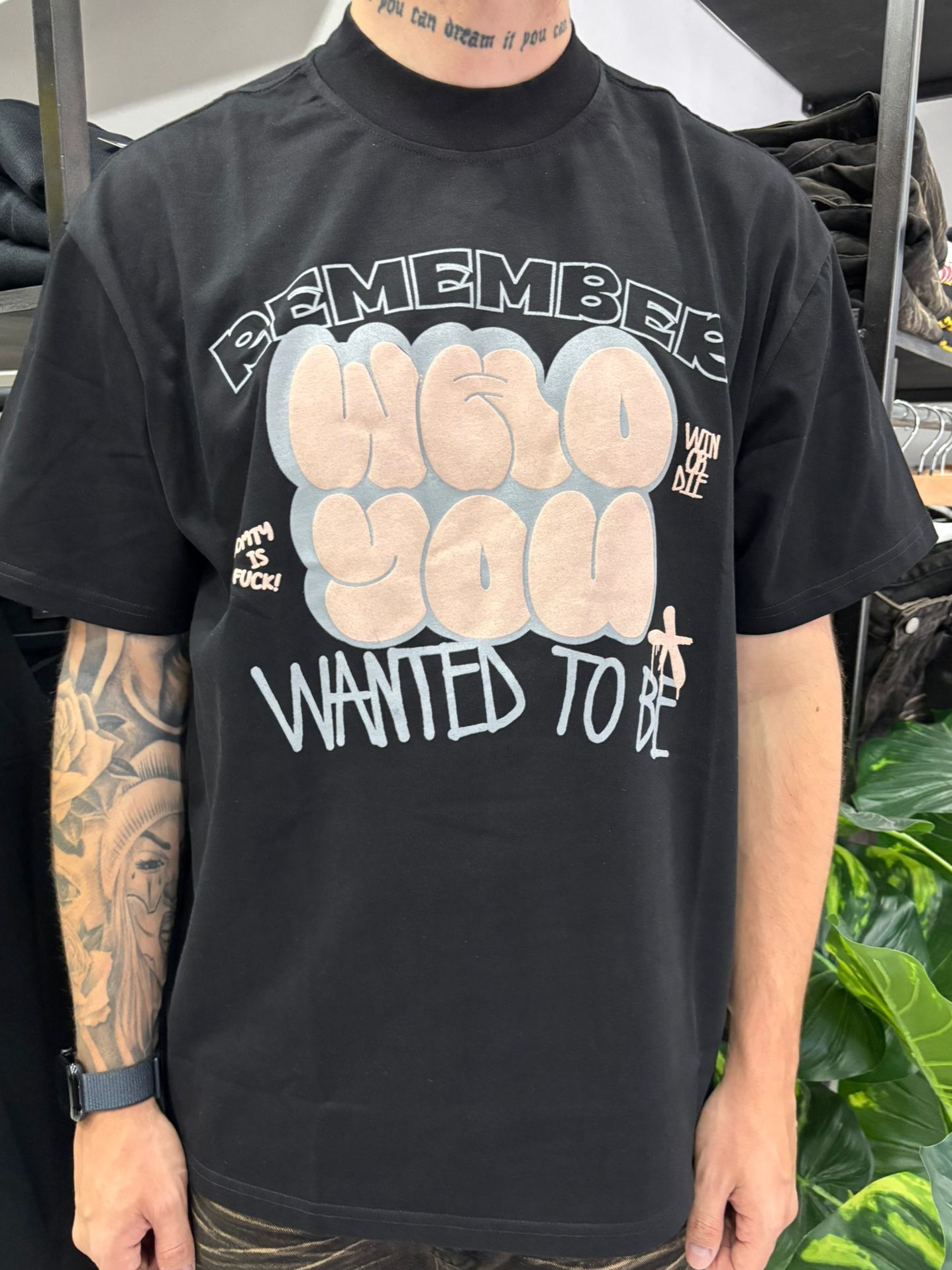 T-shirt remember black